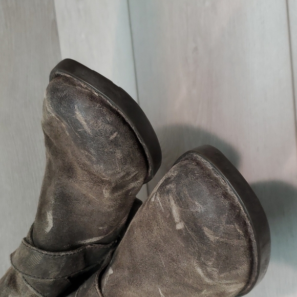 Born Women Trinculo Distressed Leather Ankle Booties shoes sz 10M - Picture 4 of 11